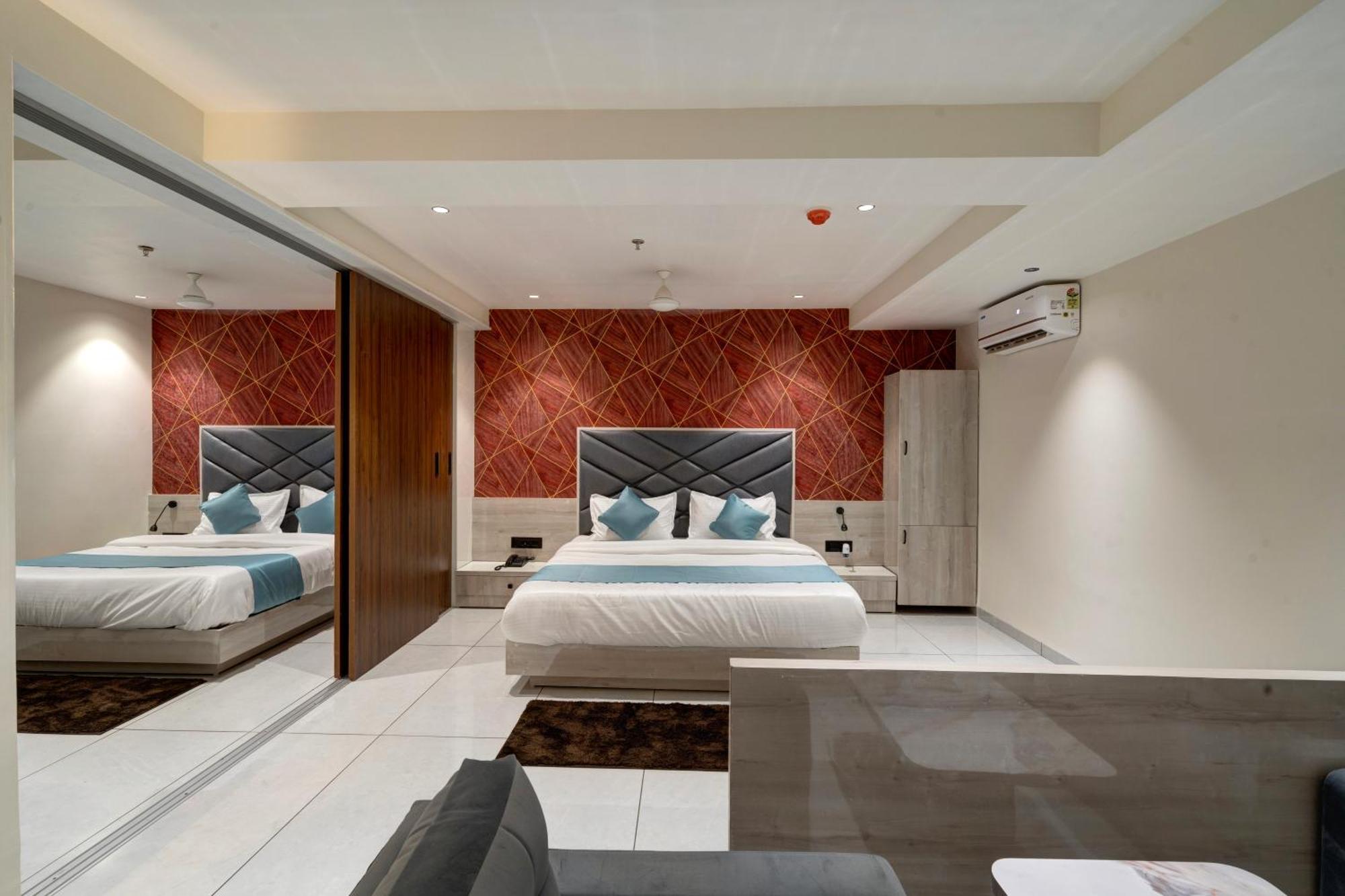 Hotel Shrimad Villa Ґандінаґар Екстер'єр фото