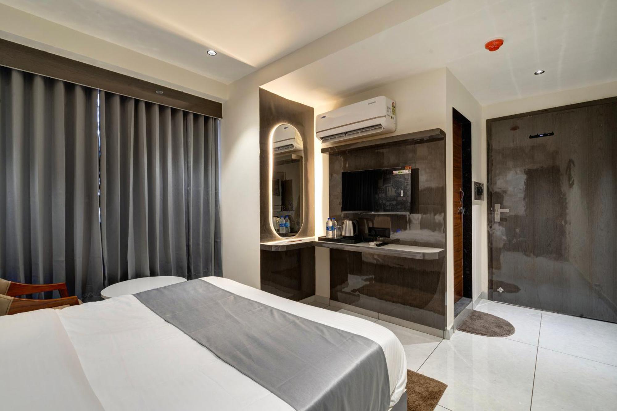Hotel Shrimad Villa Ґандінаґар Екстер'єр фото