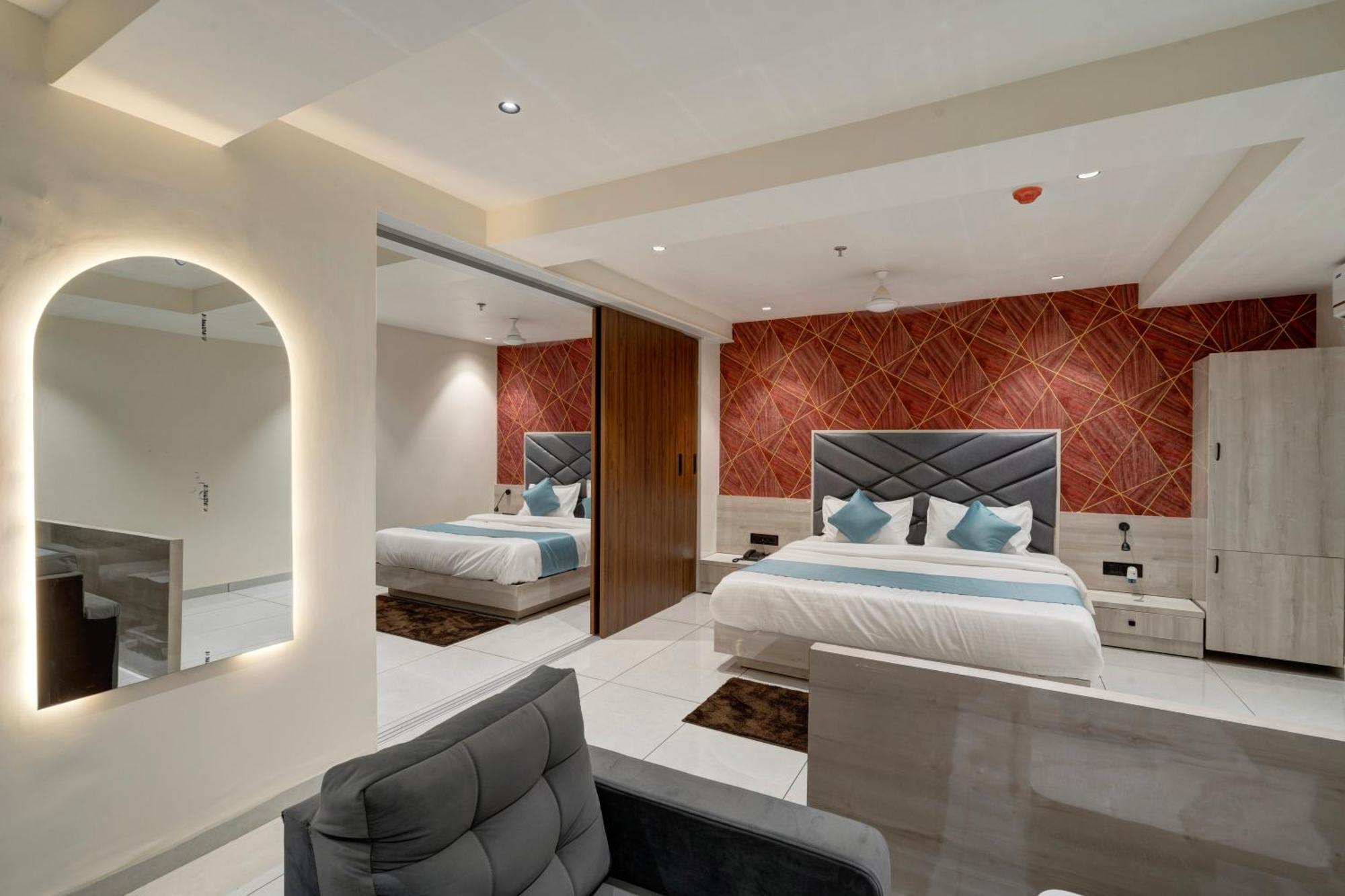 Hotel Shrimad Villa Ґандінаґар Екстер'єр фото