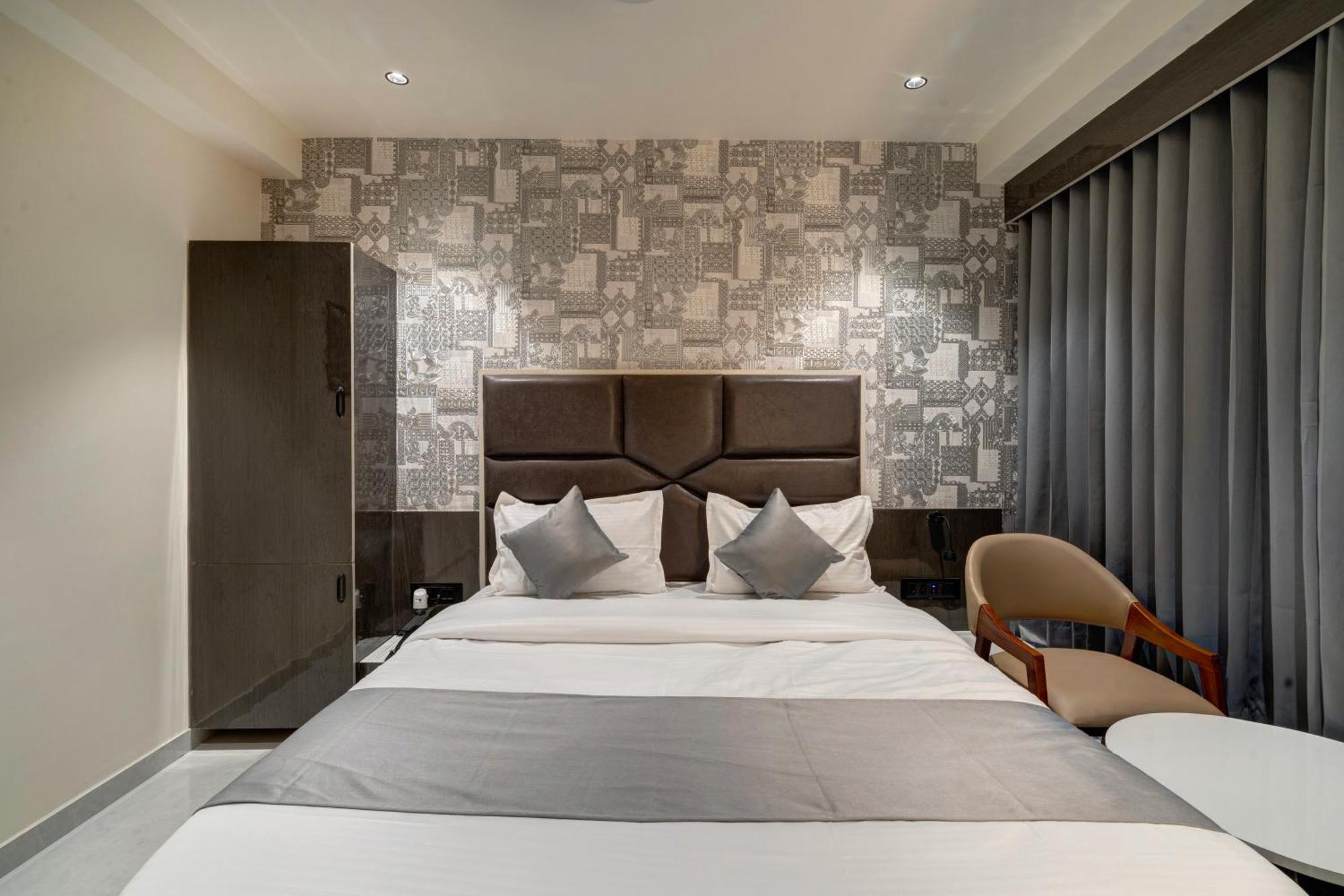 Hotel Shrimad Villa Ґандінаґар Екстер'єр фото