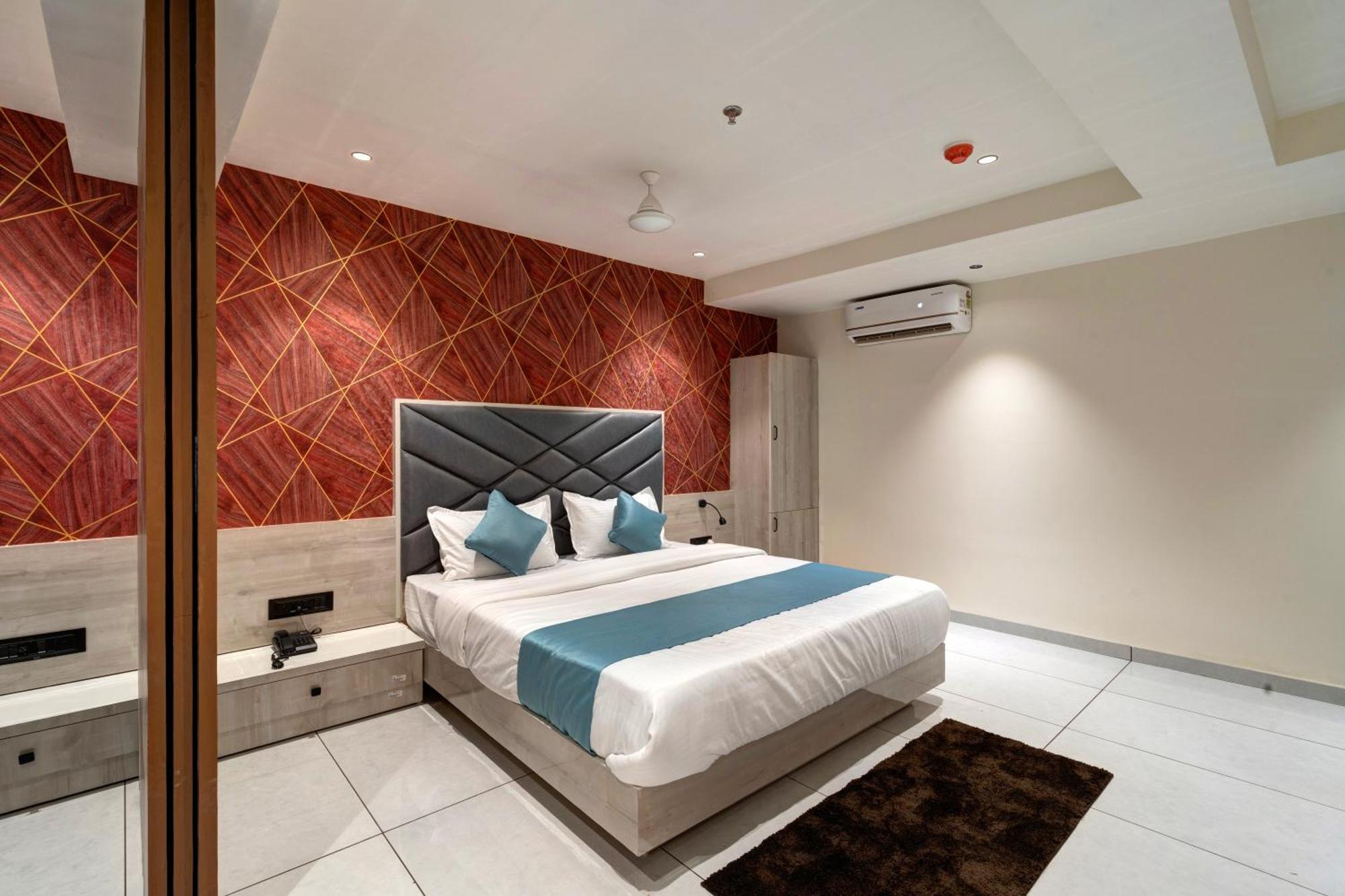 Hotel Shrimad Villa Ґандінаґар Екстер'єр фото