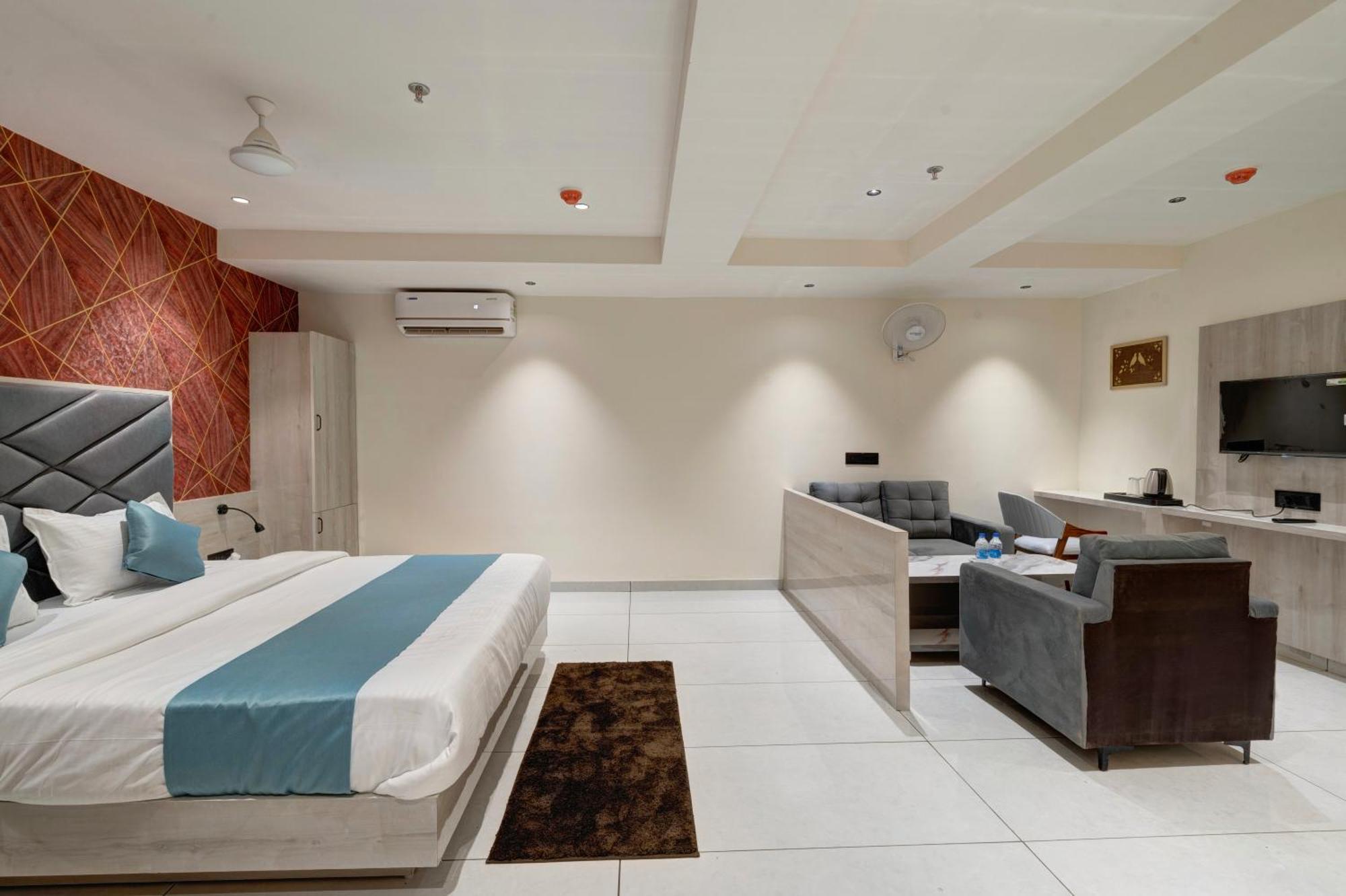 Hotel Shrimad Villa Ґандінаґар Екстер'єр фото