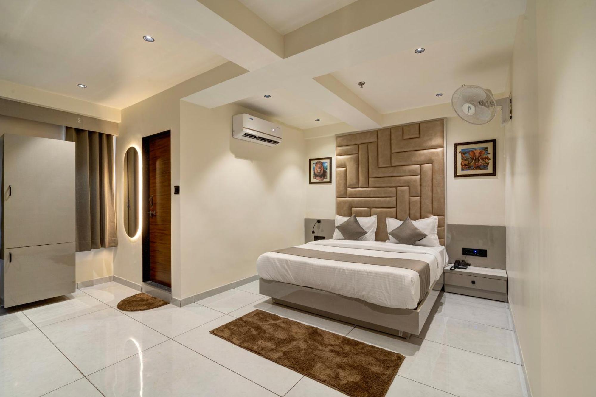 Hotel Shrimad Villa Ґандінаґар Екстер'єр фото