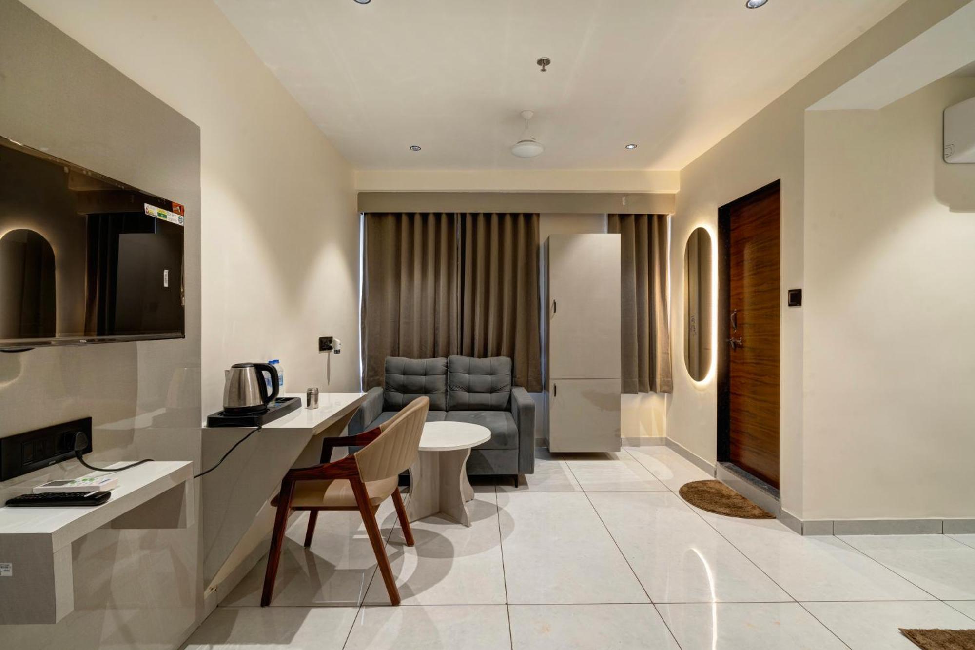 Hotel Shrimad Villa Ґандінаґар Екстер'єр фото
