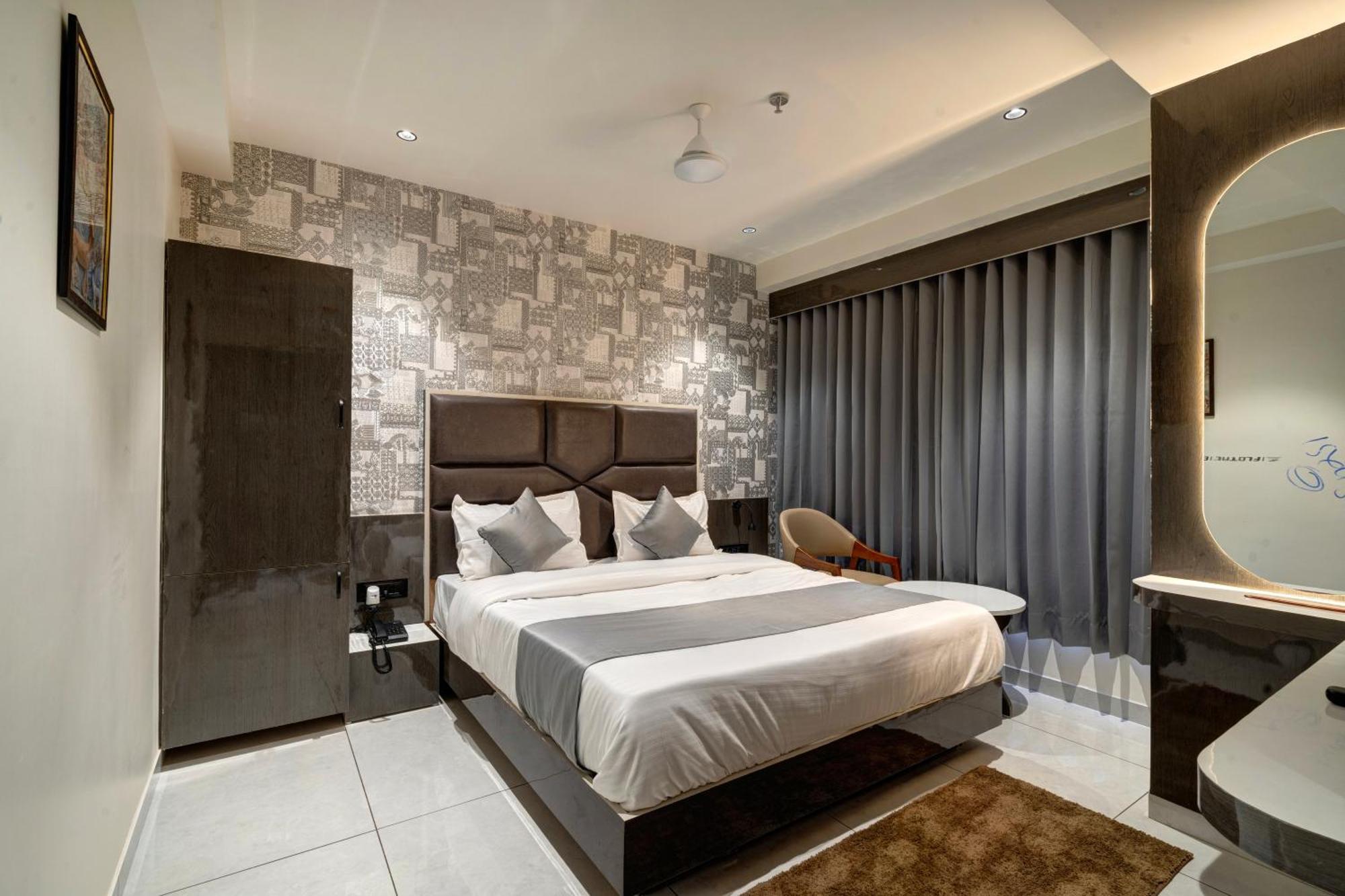 Hotel Shrimad Villa Ґандінаґар Екстер'єр фото