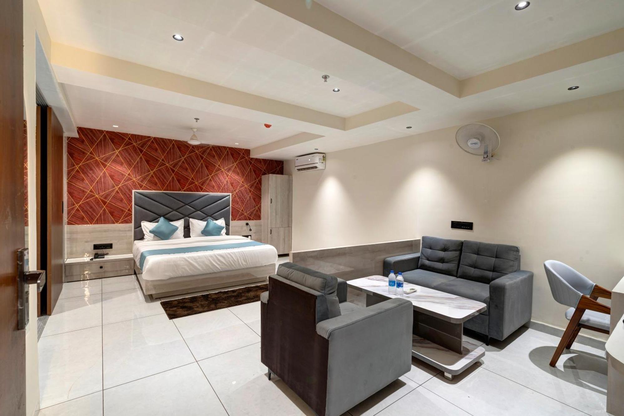 Hotel Shrimad Villa Ґандінаґар Екстер'єр фото