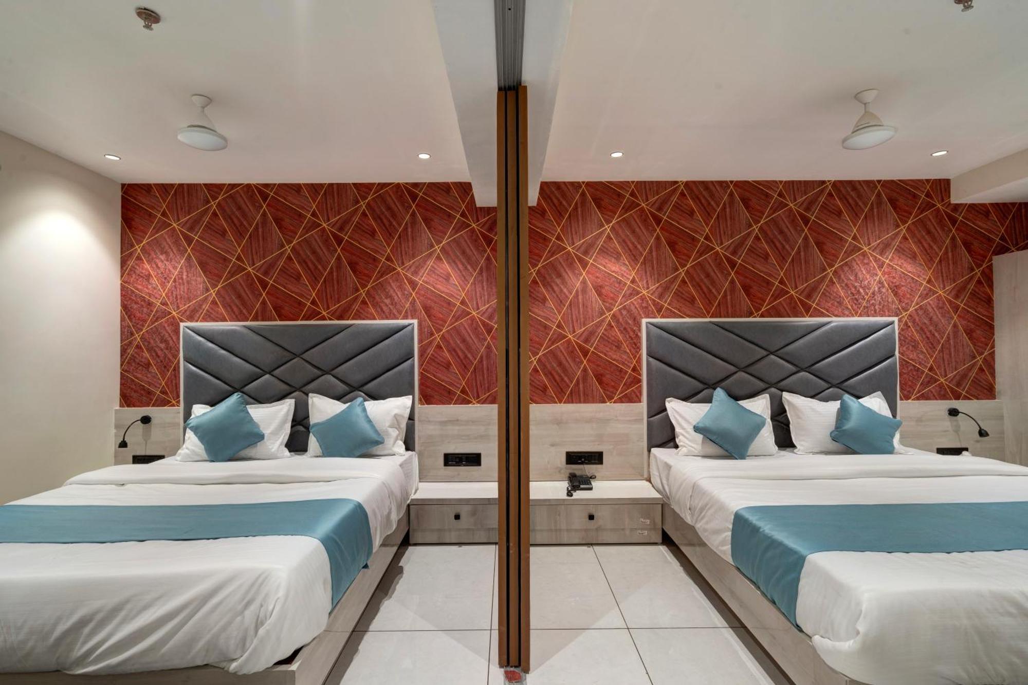 Hotel Shrimad Villa Ґандінаґар Екстер'єр фото