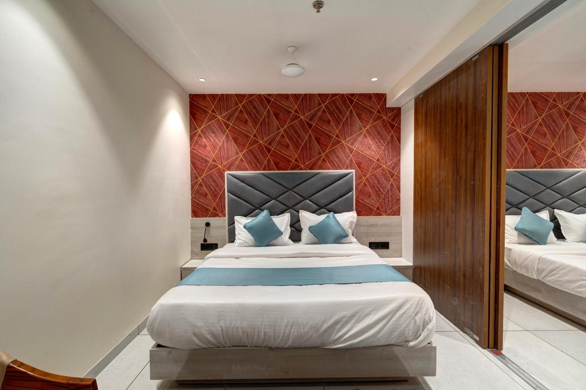 Hotel Shrimad Villa Ґандінаґар Екстер'єр фото