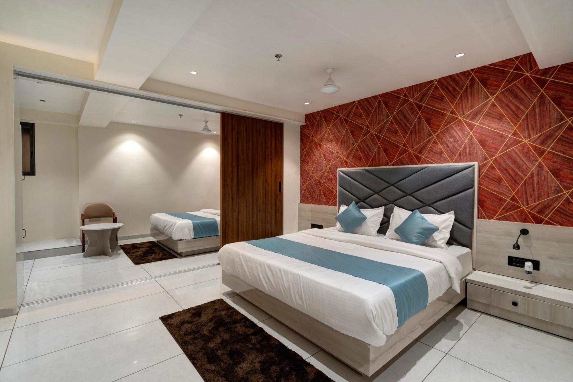 Hotel Shrimad Villa Ґандінаґар Екстер'єр фото