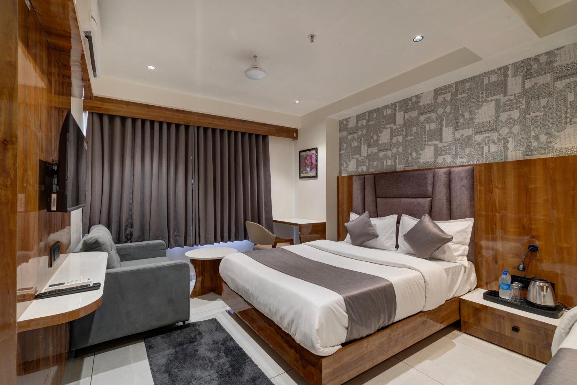 Hotel Shrimad Villa Ґандінаґар Екстер'єр фото