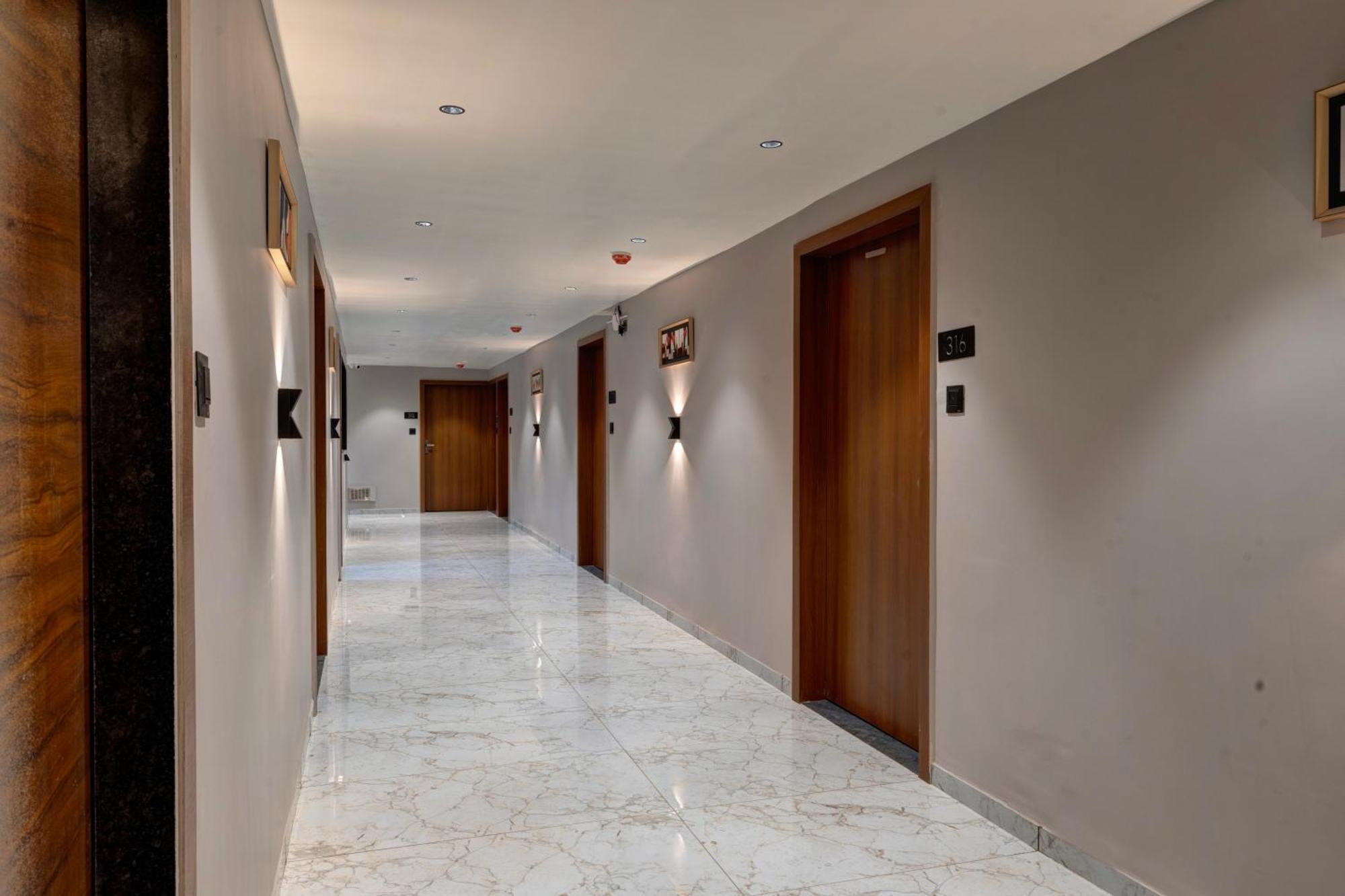 Hotel Shrimad Villa Ґандінаґар Екстер'єр фото